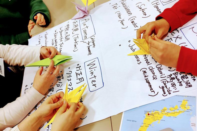 Deltagare i japanska grupp i Språkcentrums flerspråkiga workshoppar.