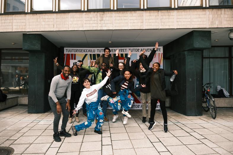 Tutors outside Porthania