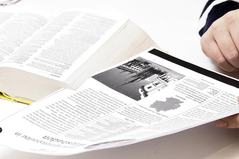 Föreläsningsanteckningar och ordbok.