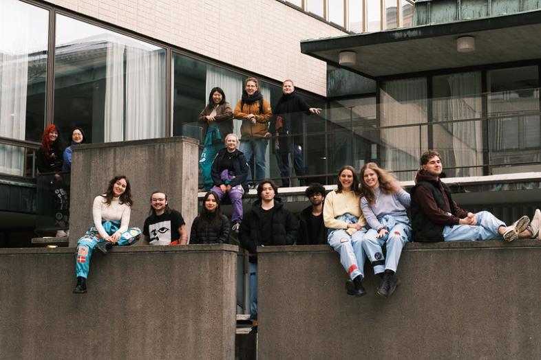 Tuutoreita Porthanian pihalla