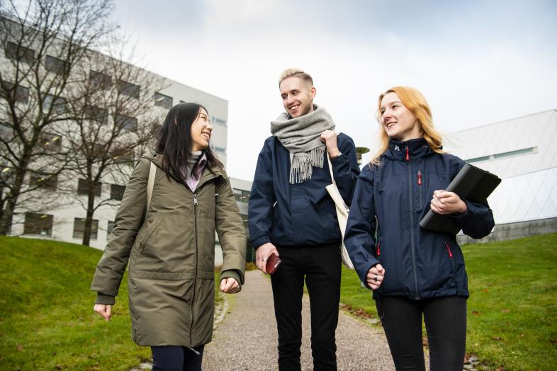 Studenter på Viks campus, fotograf Veikko Somerpuro, Helsingfors universitet