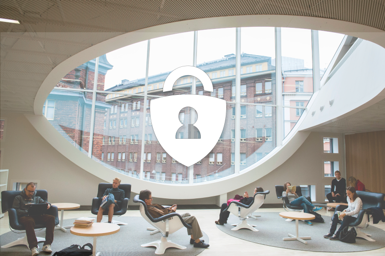 lukkokuvake, ihmisiä Kaisa-talossa