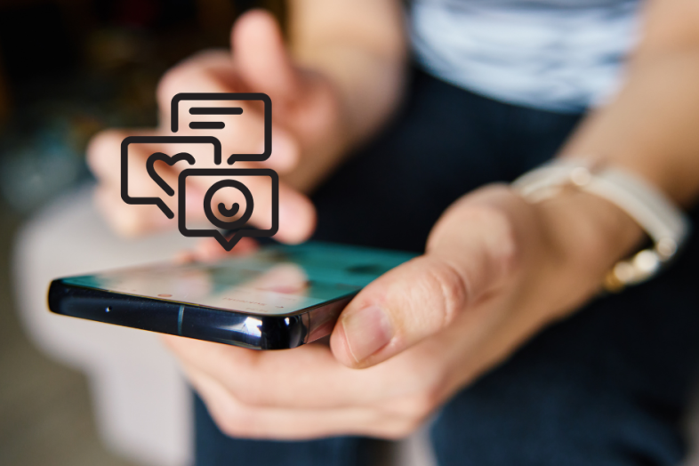 En smartphone i en persons händer.