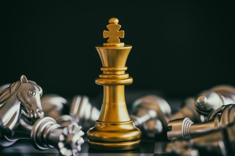 En gyllene schackpjäs.