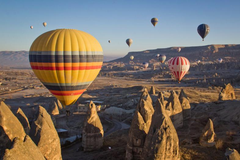 Varmluftsballonger över Cappadocia.