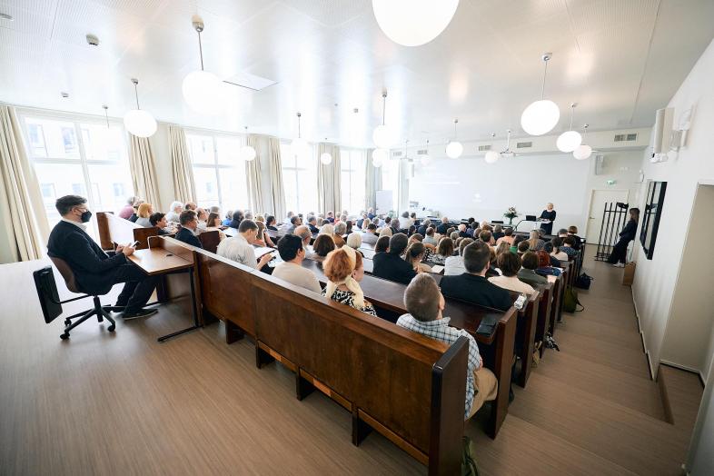 Publik i föreläsningssalen.