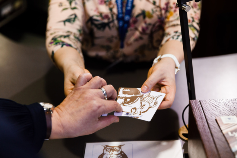 Kansalliskirjaston kirjastokortti.